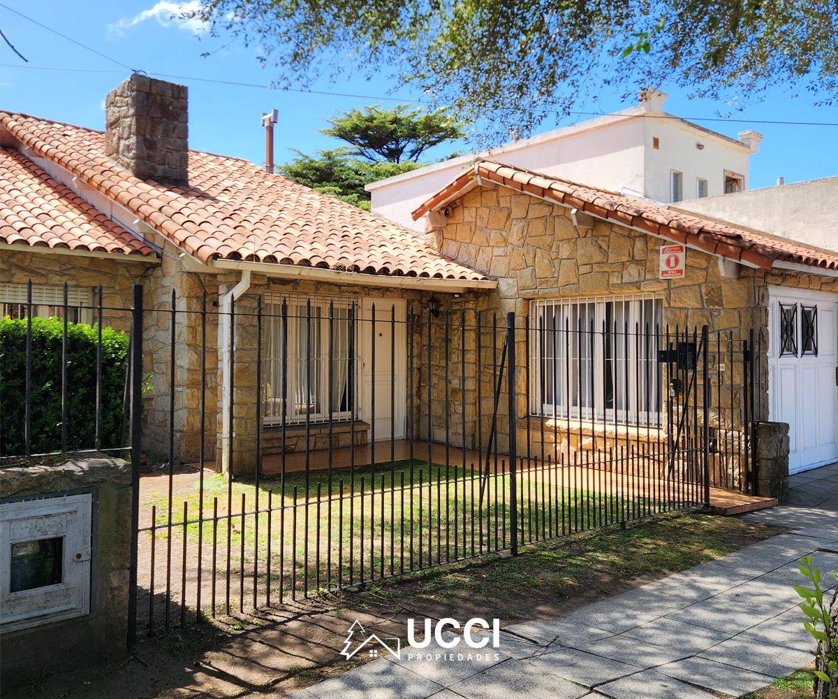 Chalet 3 dorm, 175m² con jardín y cochera — Los Troncos