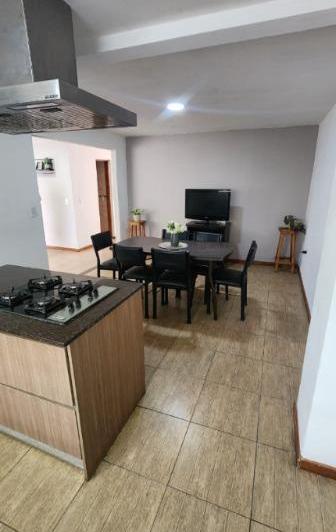 Casa · 200m² · 5 Ambientes · 2 Cocheras