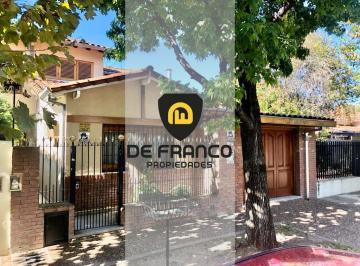 Casa · 242m² · 4 Ambientes · 1 Cochera · Casa de 4 Ambientes con Pileta y Parrilla - Muñiz