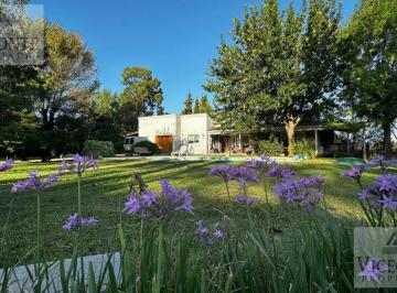 Quinta vacacional de 4 ambientes, Chascomús · Casaquinta 2580 m² Sobre Ruta 20 N° 312, a m de Av Juan Manuel de Rosas, Chascomús. Bs As