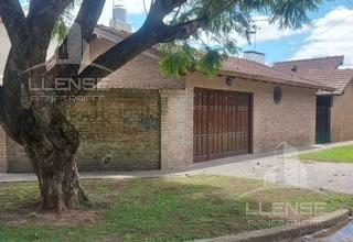 Casa · 140m² · 3 Ambientes · 2 Cocheras · Casa 5 Ambientes con Pileta en Venta - Apto Credito - Ranelagh