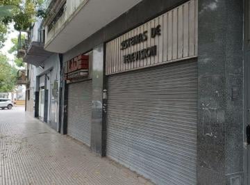 Terreno , Monte Castro · Excelente Lote de 10x30. Zonificacion Usam. Pb + 5 Pisos + 2 Retiros y Cocheras.