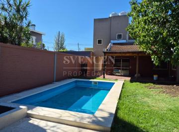 Casa de 5 ambientes, Quilmes · Casa con 317 m² y 4 Dorm. en Venta en Quilmes