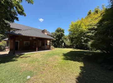 Casa · 197m² · 5 Ambientes · 2 Cocheras · Venta - Chalet de 3 Dorm. y Jardín. Country Ger, Pueblo Esther.