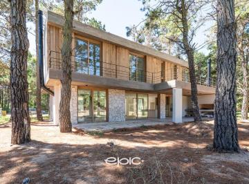Casa · 227m² · 5 Ambientes · Venta Casa en Barrio Alamos I Pinamar