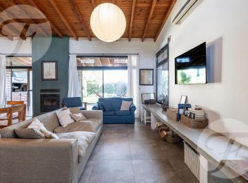 Casa · 122m² · 4 Ambientes · 1 Cochera · Casa Moderna con Jardín, Piscina y Galería en San Pedro – Viví La Armonía en Una Sola Planta