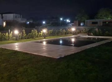 Quinta vacacional · 200m² · 4 Ambientes · 2 Cocheras · Casa Quinta en Alquiler en Los Jazmines, Pilar del Este, Pilar