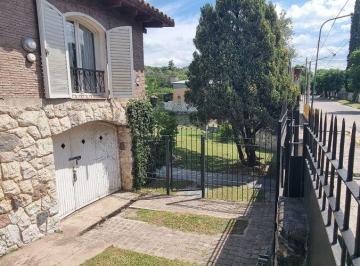 Casa de 8 ambientes, Unquillo · Unquillo - Casa en Venta a 2 Cuadras de La Terminal de Omnibus