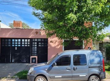 Casa · 173m² · 6 Ambientes · 2 Cocheras · Lavalle Al 100 - Venta de Casa 3 Dorm. en Capitan Bermudez