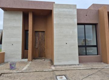 Casa · 100m² · 3 Ambientes · 1 Cochera · Duplex en Venta en Pampas de Manantiales, 2 Dorm., a Estrenar