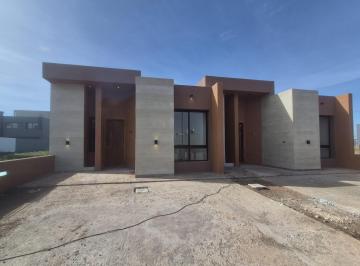 Casa · 100m² · 3 Ambientes · 1 Cochera · Duplex en Venta en Pampas de Manantiales, 2 Dorm., a Estrenar