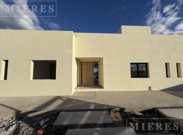 Casa · 182m² · 4 Ambientes · 1 Cochera · Casa en Venta a Laguna en San Sebastian