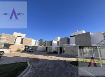 Casa · 80m² · 4 Ambientes · 1 Cochera · Dúplex 2 Dorm. en Venta. La Calandria