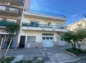 PH · 200m² · 4 Ambientes · Venta Casa en Block Sin Subdividir en Liniers, Capital Federal!