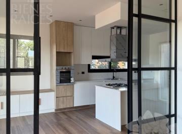 Casa · 290m² · 6 Ambientes · 3 Cocheras · Venta Hermosa Casa a La Laguna en Laguna Grande, Villanueva