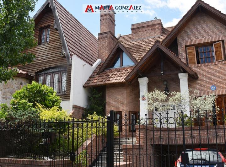 Casa · 430m² · 5 Ambientes · 4 Cocheras