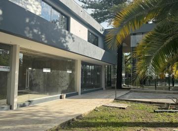 Local comercial · 30m² · 6 Cocheras · Local en Alquiler Plaza Aconquija