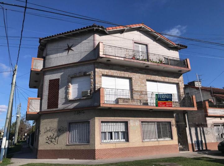 Casa · 95m² · 3 Ambientes · 1 Cochera