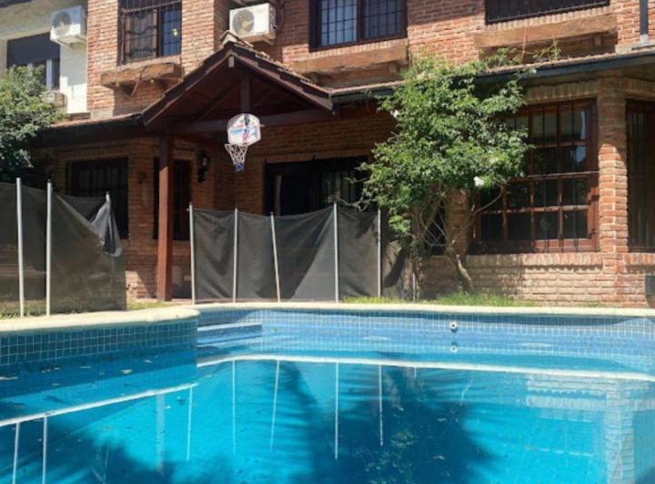 Casa · 400m² · 5 Ambientes · 2 Cocheras