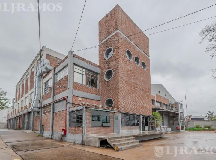 Depósito · 3915m²