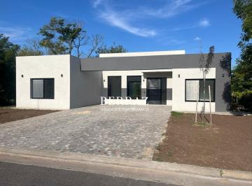 Casa · 205m² · 4 Dormitorios · 1 Cochera · Casa Venta 4 Dorm. Barrio San Matías Lote de 918 m² Escobar