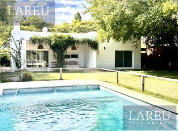 Casa · 144m² · 4 Ambientes · 3 Cocheras · Casa en Venta en Las Liebres