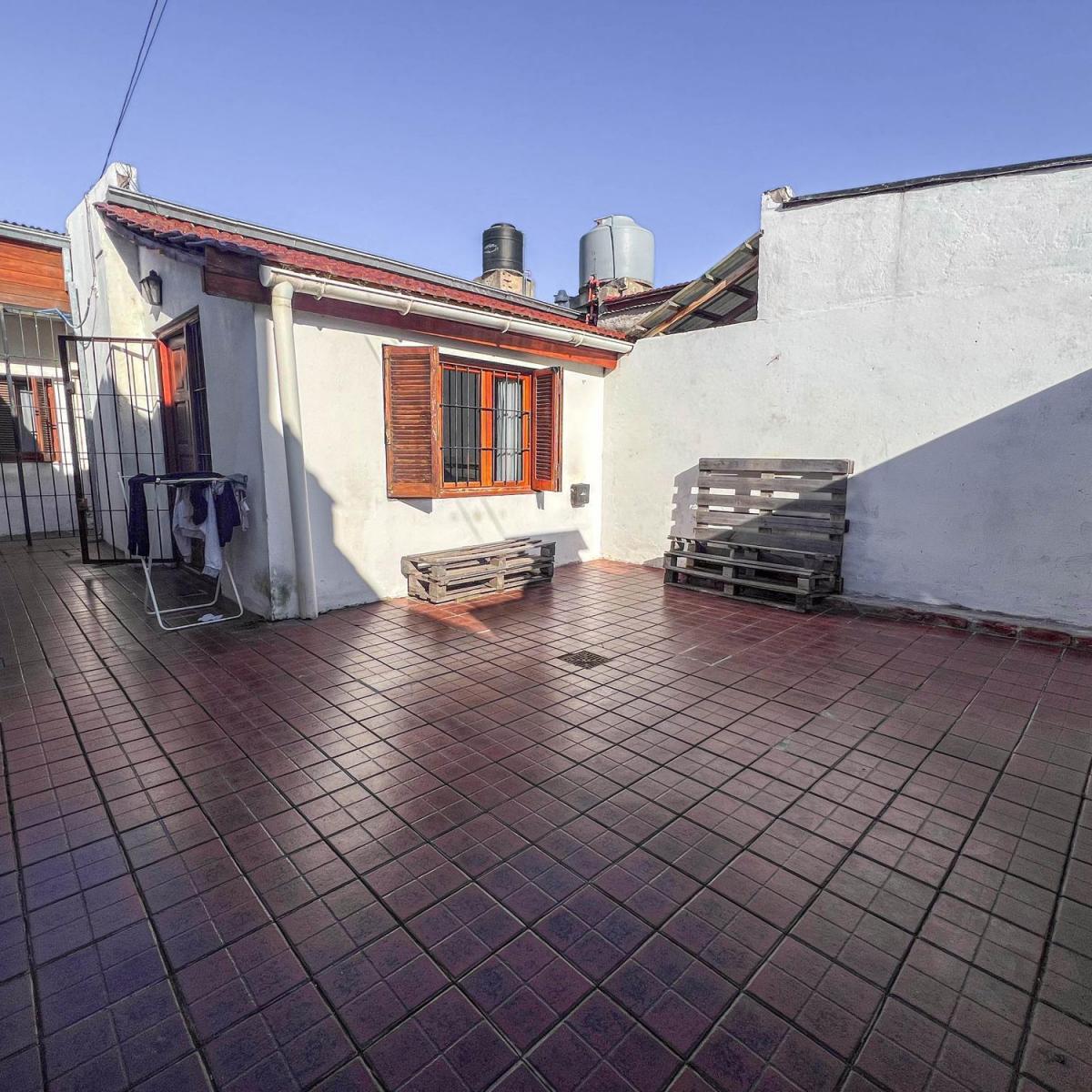 Casa 3 amb con patio y garage + Depto 2 amb, Savio