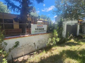 Casa · 70m² · 4 Ambientes · Casa con Gran Terreno y Pileta a Media Cuadra de Gobernador Oroño – Riobamba 500, Pueblo Esther