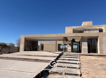 Casa · 275m² · 3 Dormitorios · 2 Cocheras · Casa en Los Canales