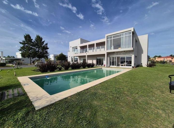 Casa · 400m² · 6 Ambientes