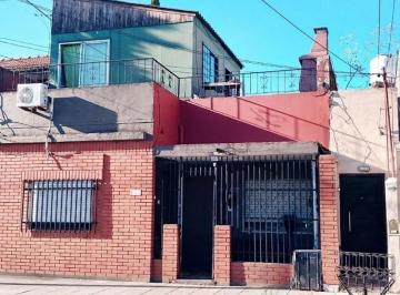 Casa · 120m² · 3 Ambientes · Caseros - Oportunidad Casa