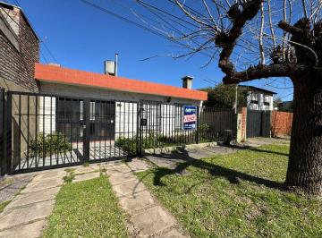Casa · 254m² · 3 Ambientes · 1 Cochera · Venta Casa 2 Dorm. Jardín Barrio Santa Rita a m del Rio Granadero Baigorria