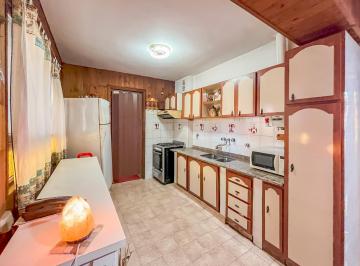 Casa · 144m² · 5 Ambientes · 1 Cochera · Casa 3 Dorm. con Cochera y Patio