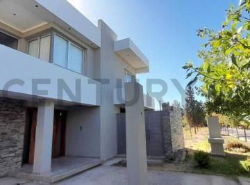 Casa · 233m² · 3 Dormitorios · Casa en Barrio Privado El Marquesado, Carrodilla