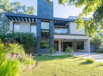 Casa · 349m² · 7 Ambientes · 2 Cocheras · Casa 3 Dorm. en Country Los Molinos