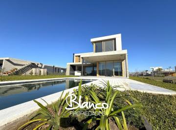 Casa · 300m² · 6 Ambientes · 1 Cochera · Casa en Venta en Puertos, Barrio Costas, Escobar, G. B. a. Zona Norte