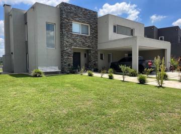 Casa · 240m² · 6 Ambientes · 2 Cocheras · Casa en El Cantón Islas