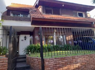 Casa de 6 ambientes, Vicente López · Olivos Roche - Excelente Chalet 6 Ambientes en Perfecto Estado C/ Garage 2 Autos Jardin y Pileta