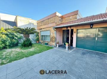 Casa · 170m² · 3 Ambientes · 4 Cocheras · Casa 3 Ambientes con Cochera Para Varios Autos y Piscina