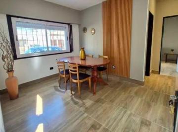 PH en Venta de 2 ambientes Ramos Mejía · Excelente PH Reciclado a Nuevo