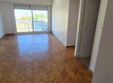 Departamento de 3 ambientes, Parque Chacabuco · Muy Buen Dpto 3 Amb con Cocina y Lavadero Separados
