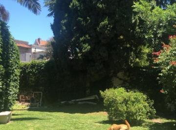 Casa · 250m² · 5 Ambientes · 2 Cocheras · Casa en Villa Devoto, Lote Propio con Gran Parque, Una Maravilla en La Zona! Ubicacion Privilegiada