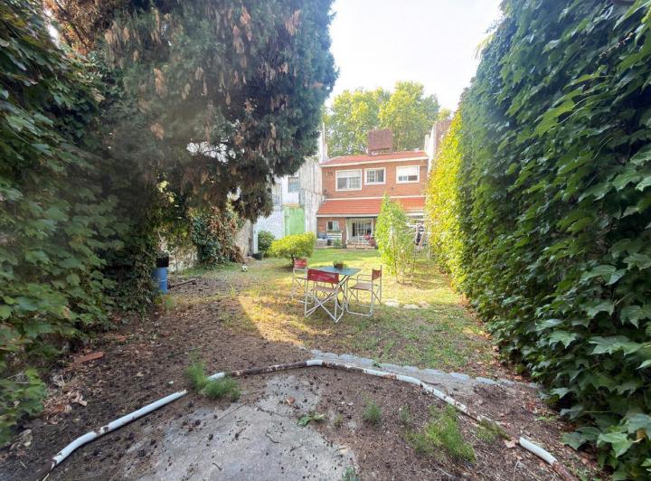 Casa · 250m² · 5 Ambientes · 2 Cocheras