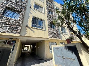 Departamento · 37m² · 2 Ambientes · 1 Cochera · Departamento - Banfield Este