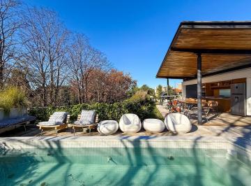 Departamento · 521m² · 10 Ambientes · 1 Cochera · Departamento/ Casa en Venta en La Lucila, 2 Plantas, Jardín, Pileta y Cochera