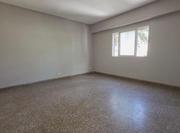 Departamento · 118m² · 5 Ambientes · Amplio Departamento Reciclado de 3 Dorm. en 1er Piso P/ Escalera, Lamadrid Al 1000, Barrio Sur