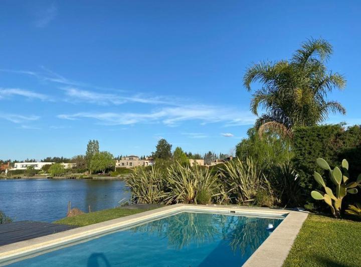 Casa · 340m² · 5 Ambientes · 1 Cochera