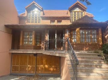 Casa · 340m² · 9 Ambientes · 2 Cocheras · Vende Casa en La Sexta Seccion Apta Crédito Hipotecario