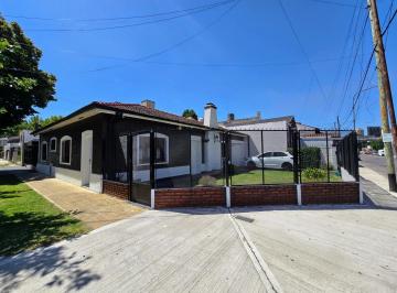 Casa · 116m² · 3 Ambientes · 2 Cocheras · Casa en Venta en Villa Sarmiento