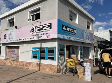 Local comercial · 1 Cochera · Casa con 3 Locales Comerciales